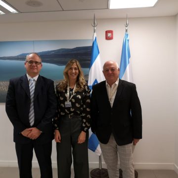El flamante Embajador de Israel en Argentina, Eyal Sela, recibió al Presidente y a la Directora de Amigos Argentinos, Ing. Héctor Sussman y Lic. Marisa Bergman.
