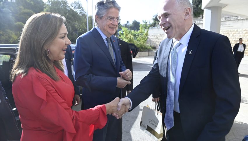 El presidente de Ecuador Guillermo Lasso y la primera dama María de Lourdes Alcivar, fueron recibidos por el presidente de la Universidad Hebrea de Jerusalem, Prof. Asher Cohen.