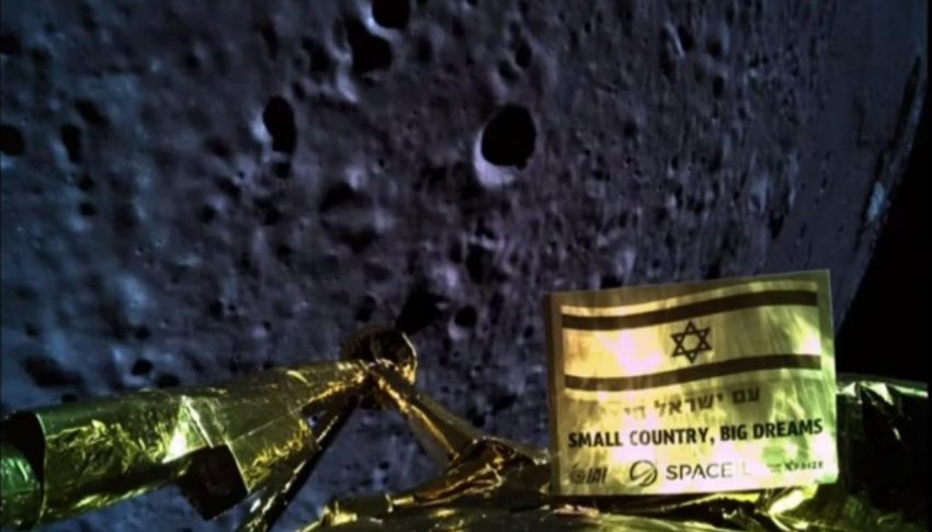La selfie final tomada por la nave espacial Beresheet de Israel antes de que se estrellara en la luna. Cortesía de SpaceIL e IAI