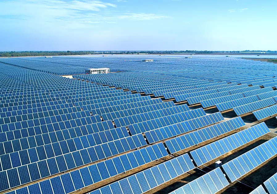 Una planta de energía solar de 55 megavatios en el sur de Israel | Foto: Moshe Shai/Flash90