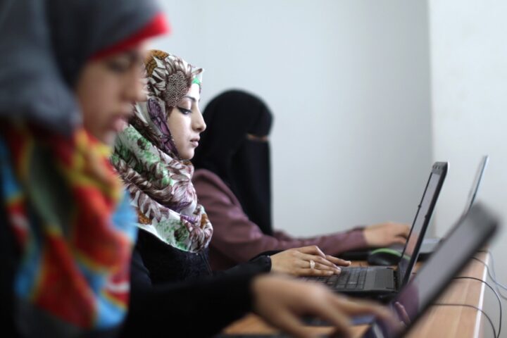La voz del silencio: patrones de participación digital entre las mujeres palestinas en Jerusalem Este