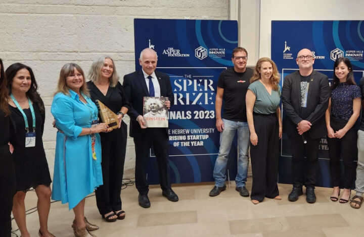 De izq. a der.: Anita Wortzman, Gail Asper, Dra. Hila Ben-Pazi, Prof. Asher Cohen, Yaniv Kirma, Ayelet Cohen, Dr. Amnon Dekel y Shira Gershuni | Foto: Bruno Sharvit