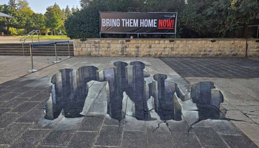 Pieza artística creada por Anna Kogen, para el acto en conmemoración del primer mes de la masacre perpetrada por Hamas (07/11/2023).